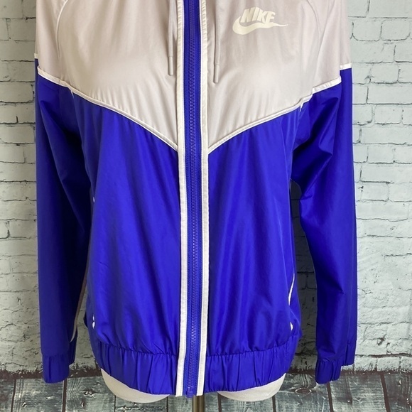 Nike Sportswear Women’s Windrunner Hooded Jacket Medium - Picture 5 of 16